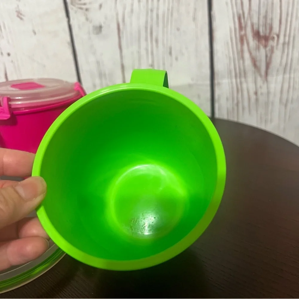Sistema Food Storage containers. 2 soup 19 oz cups and 1 lunch cube